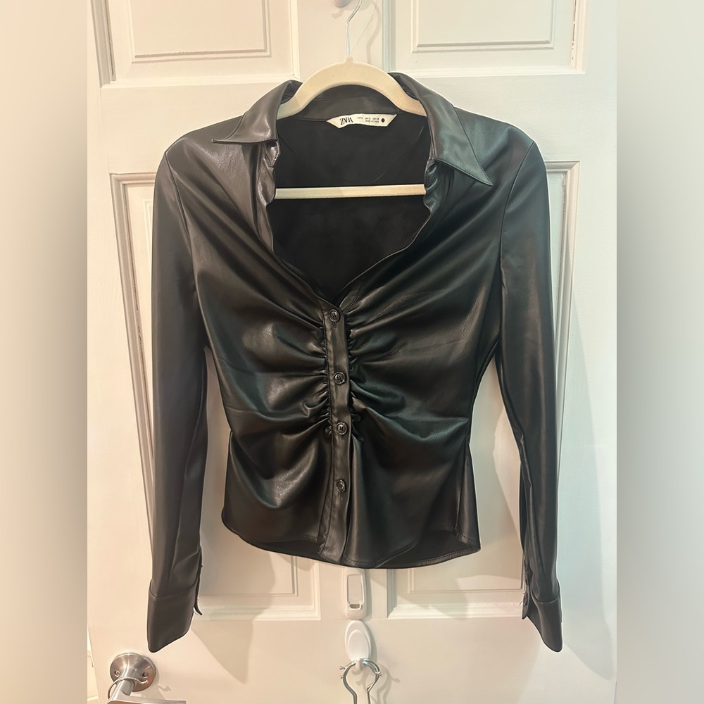 Black leather king sleeve